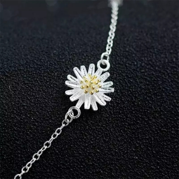 Jewelry - Pretty Silver Daisy Flower Anklet